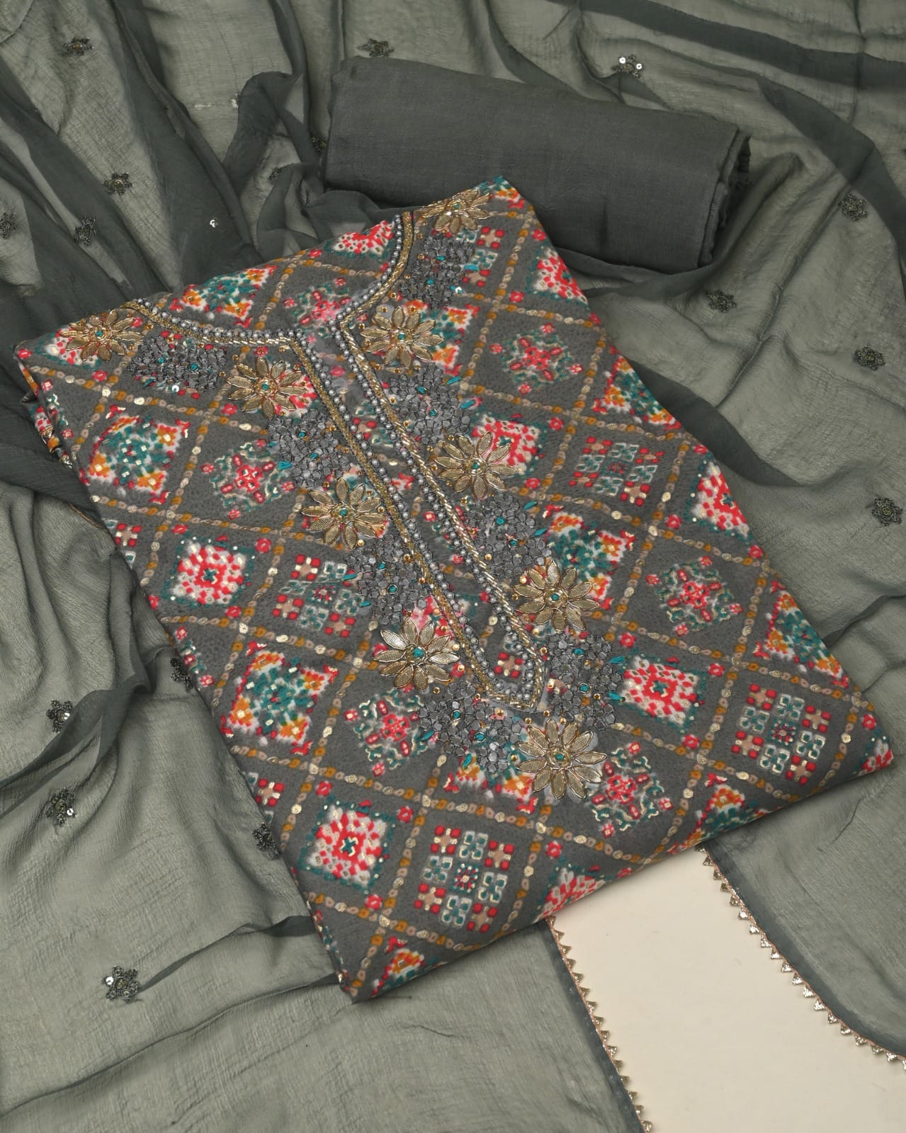 Premium Muslin Suit with Jardozi Neck & Chiffon/Modal Silk Dupatta (BCTMSCFG11)